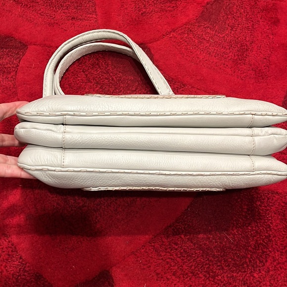 LIKE NEW Donald J Pliner leather shoulder bag - Picture 3 of 9